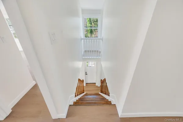 a view of entryway with furniture