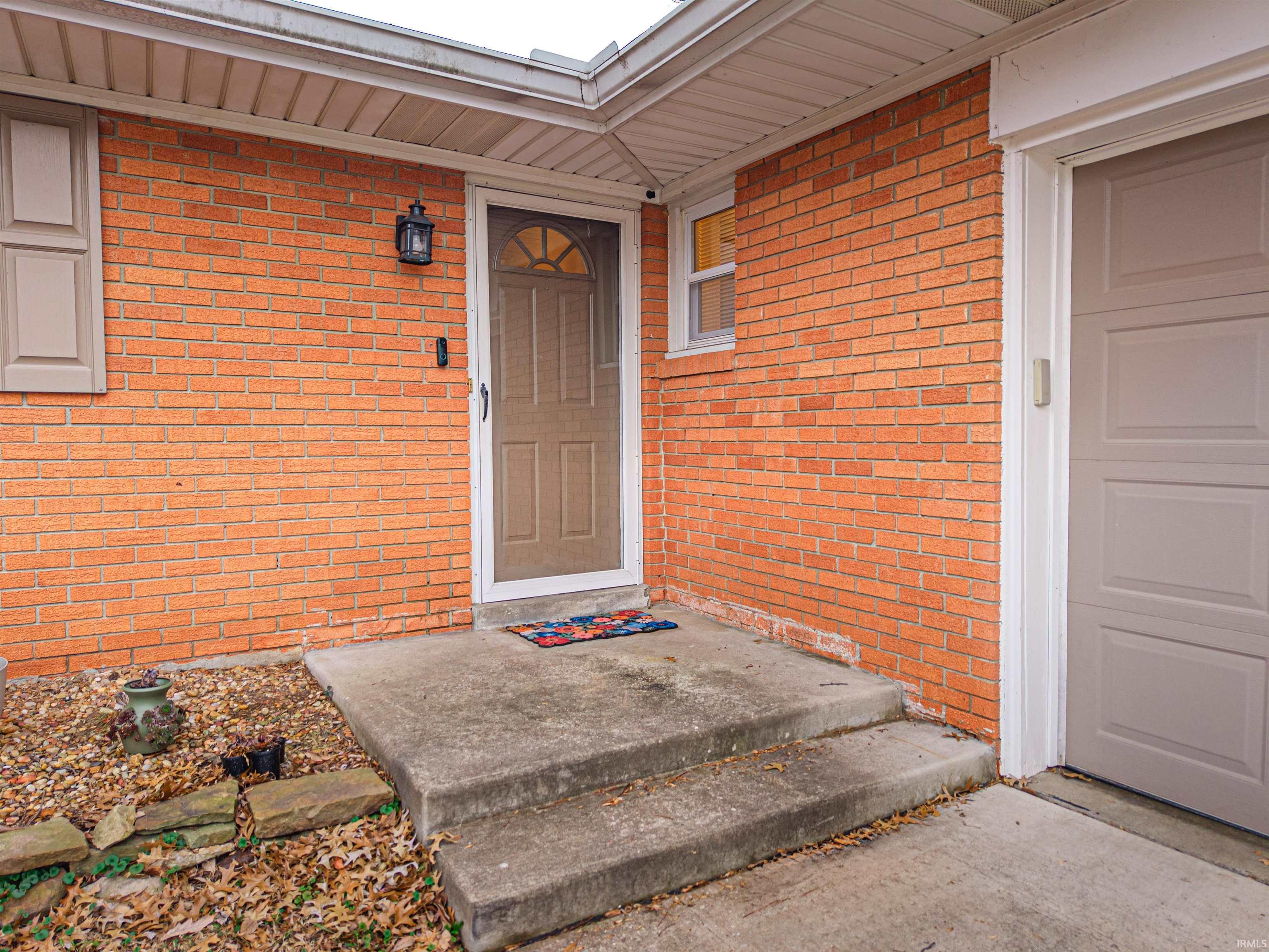 216 Hanover Road Evansville, IN 47710 - Photo 2 of 34