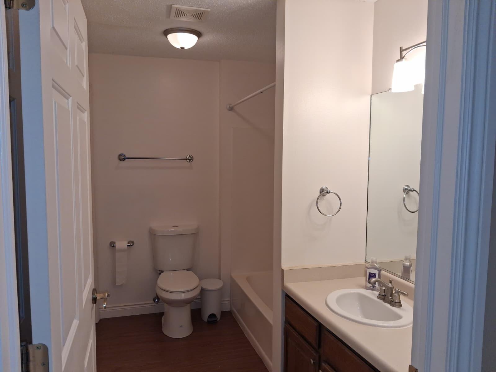 596 Pewaukee Road, Unit C Pewaukee, WI 53072 - Photo 14 of 25 Dual Entry Bathroom