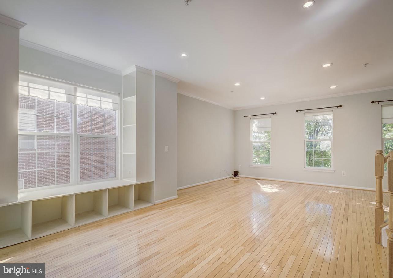 9441 Fields Road Gaithersburg, MD 20878 - Photo 9 of 35 Gallery Image 9