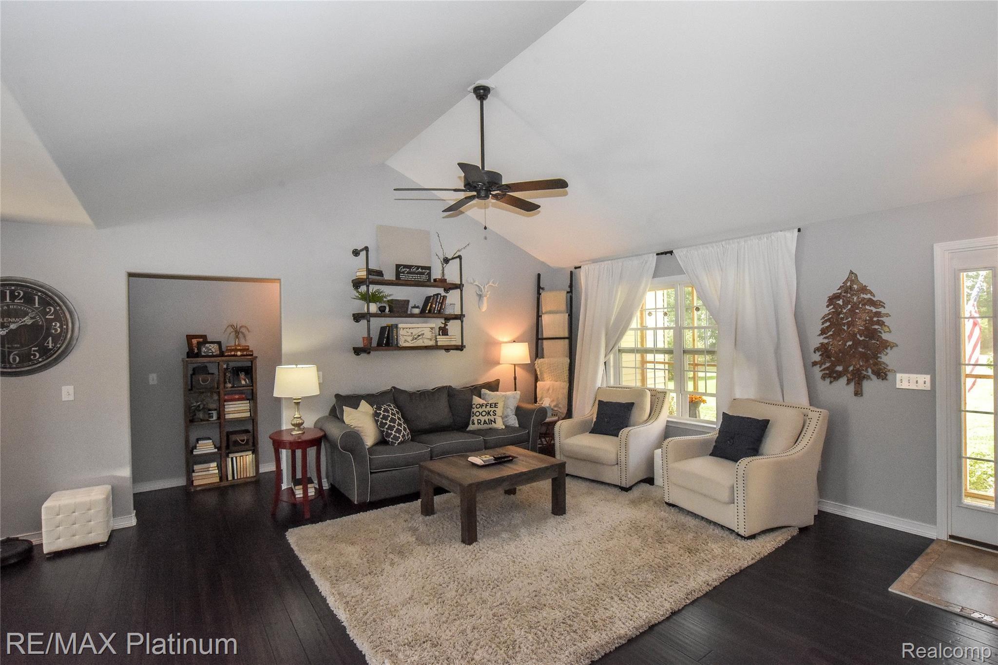 5077 Gregory Road Gregory, MI 48137 - Photo 6 of 45 DSC_9241.jpg