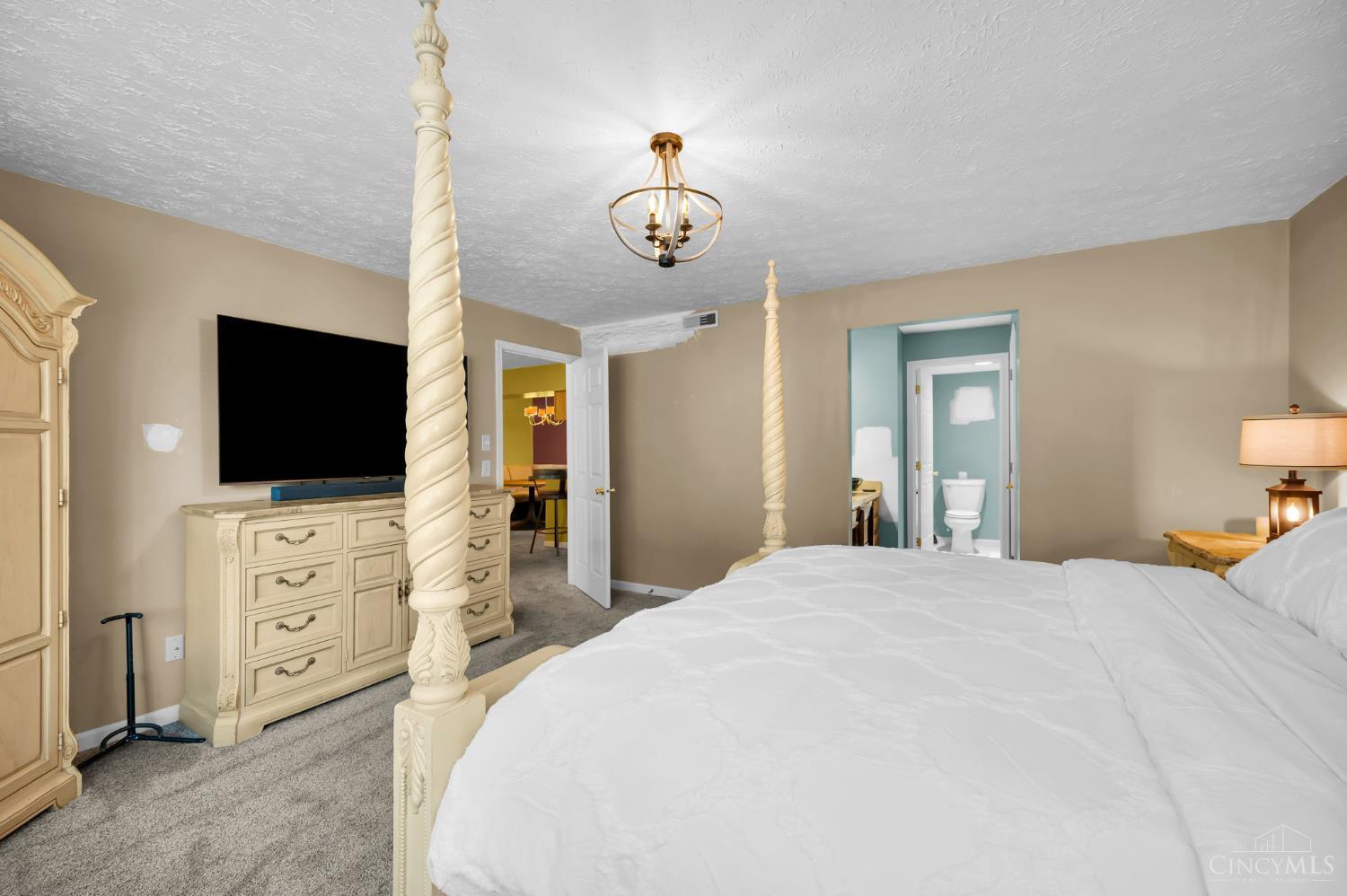 3543 Jessup Road, Unit 2B Cincinnati, OH 45239 - Photo 11 of 31 Large primary suite with comfortable layout and relaxing atmosphere