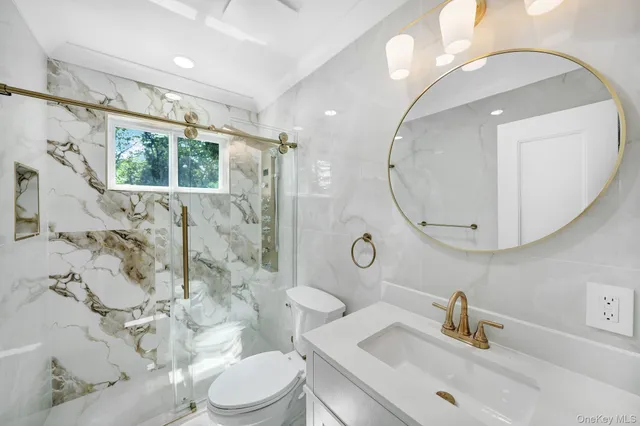 $999,999 | 63 Oak Avenue, Huntington Station, NY 11746