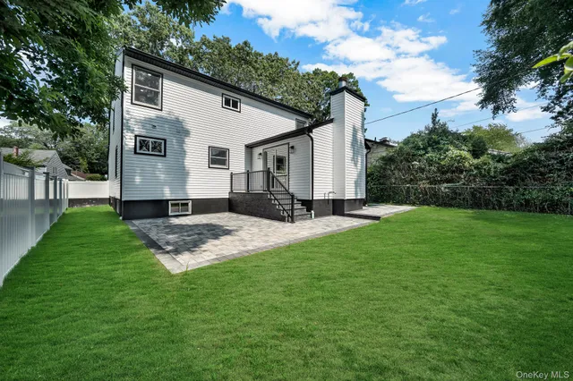 $999,999 | 63 Oak Avenue, Huntington Station, NY 11746