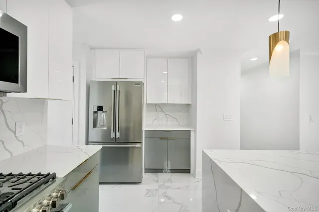 $999,999 | 63 Oak Avenue, Huntington Station, NY 11746