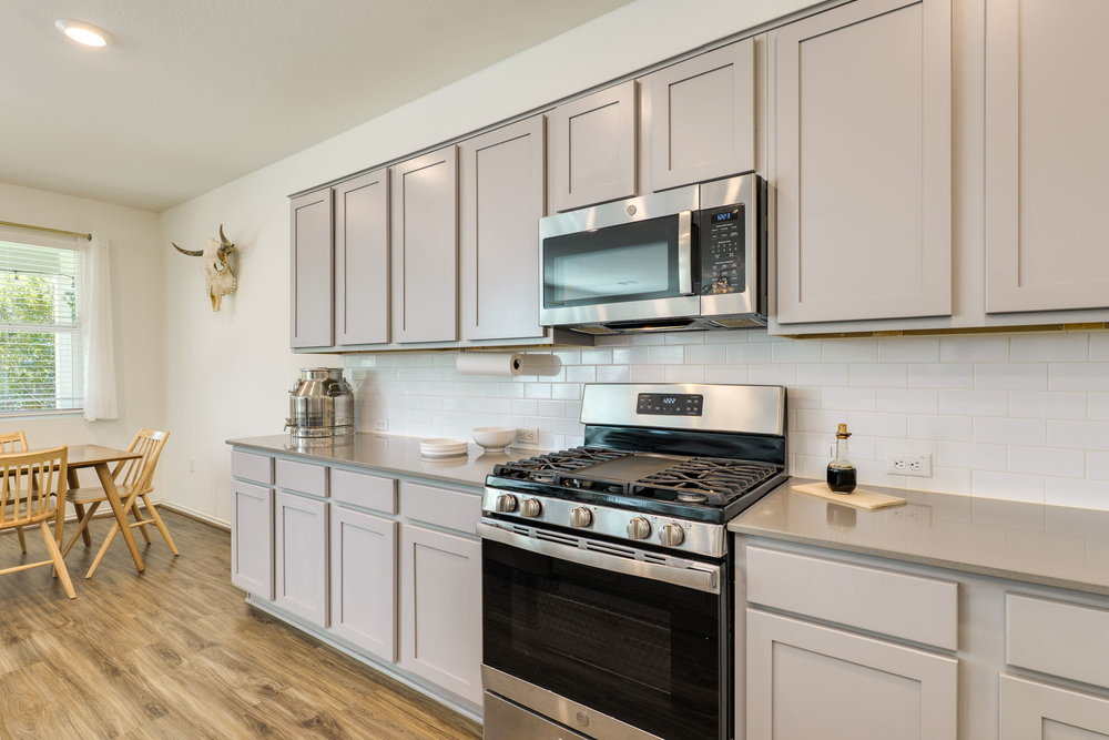 1107 Winifred Drive Austin, TX 78748 - Photo 11 of 40 Open sight lines from kitchen to dining keep everyone connected while entertaining or enjoying a meal.