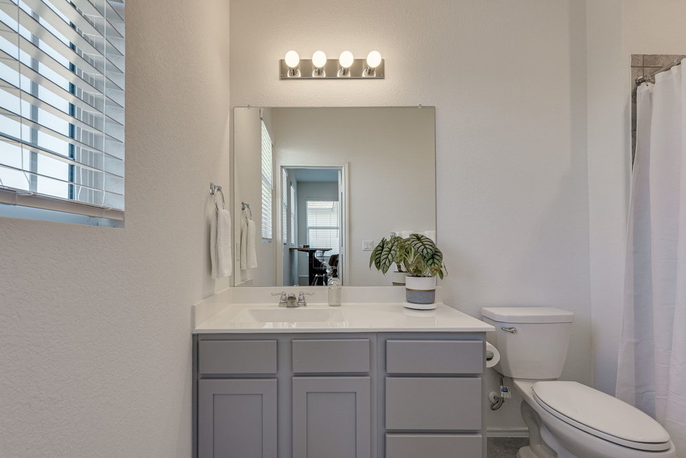 1107 Winifred Drive Austin, TX 78748 - Photo 28 of 40 Full Bath attached to bedroom