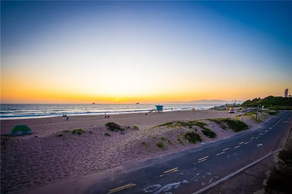 $2,650,000 | 126 43rd Street, Manhattan Beach, CA 90266