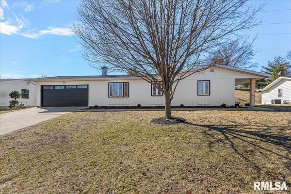 $239,900 | 11 Birch Lake Drive, Sherman, IL 62684