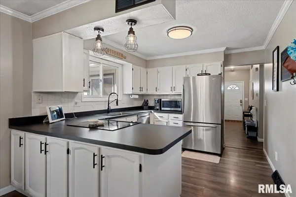 $239,900 | 11 Birch Lake Drive, Sherman, IL 62684