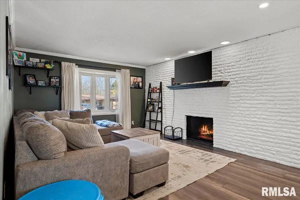 $239,900 | 11 Birch Lake Drive, Sherman, IL 62684