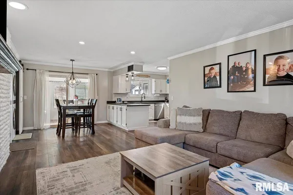 $239,900 | 11 Birch Lake Drive, Sherman, IL 62684