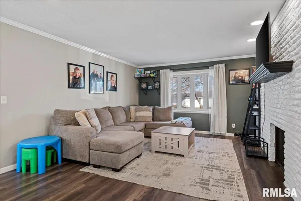 $239,900 | 11 Birch Lake Drive, Sherman, IL 62684