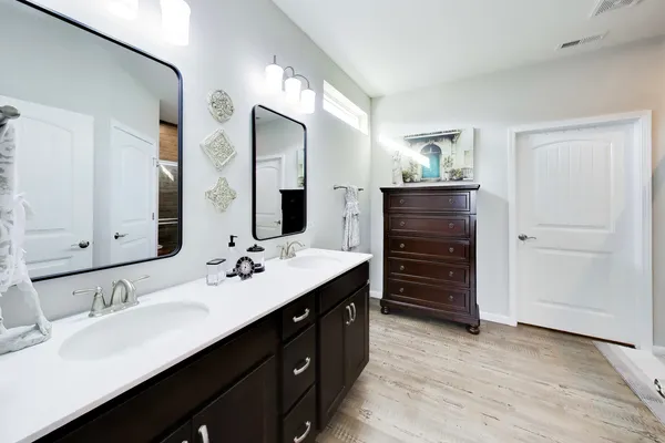 $464,999 | 2911 Briargate Drive, Lindenhurst, IL 60046