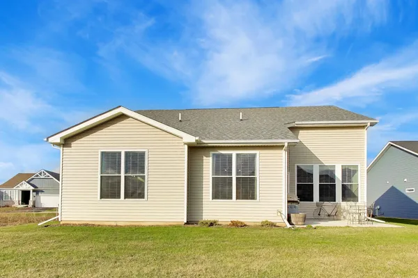$464,999 | 2911 Briargate Drive, Lindenhurst, IL 60046