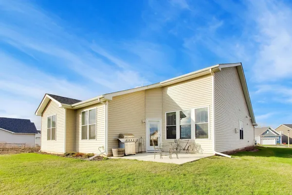 $464,999 | 2911 Briargate Drive, Lindenhurst, IL 60046