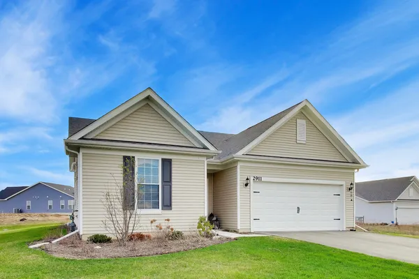 $464,999 | 2911 Briargate Drive, Lindenhurst, IL 60046