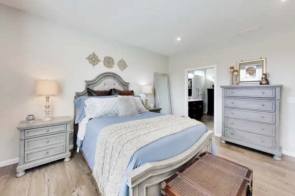 $464,999 | 2911 Briargate Drive, Lindenhurst, IL 60046