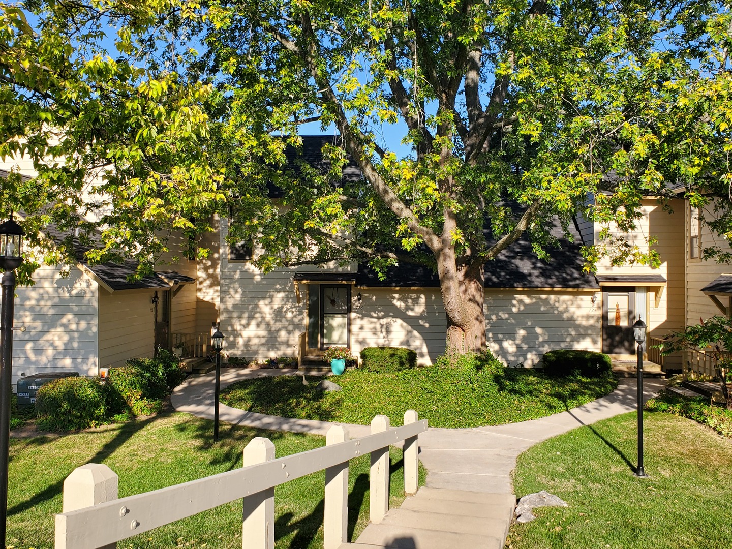 726 Chandler Road Gurnee, IL 60031 - Photo 2 of 43 a view of a house with backyard