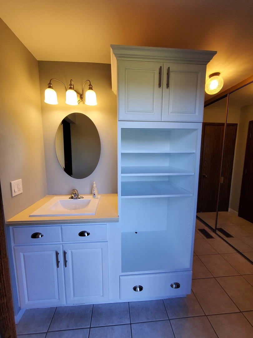 726 Chandler Road Gurnee, IL 60031 - Photo 23 of 43 a bathroom with a sink a mirror and vanity