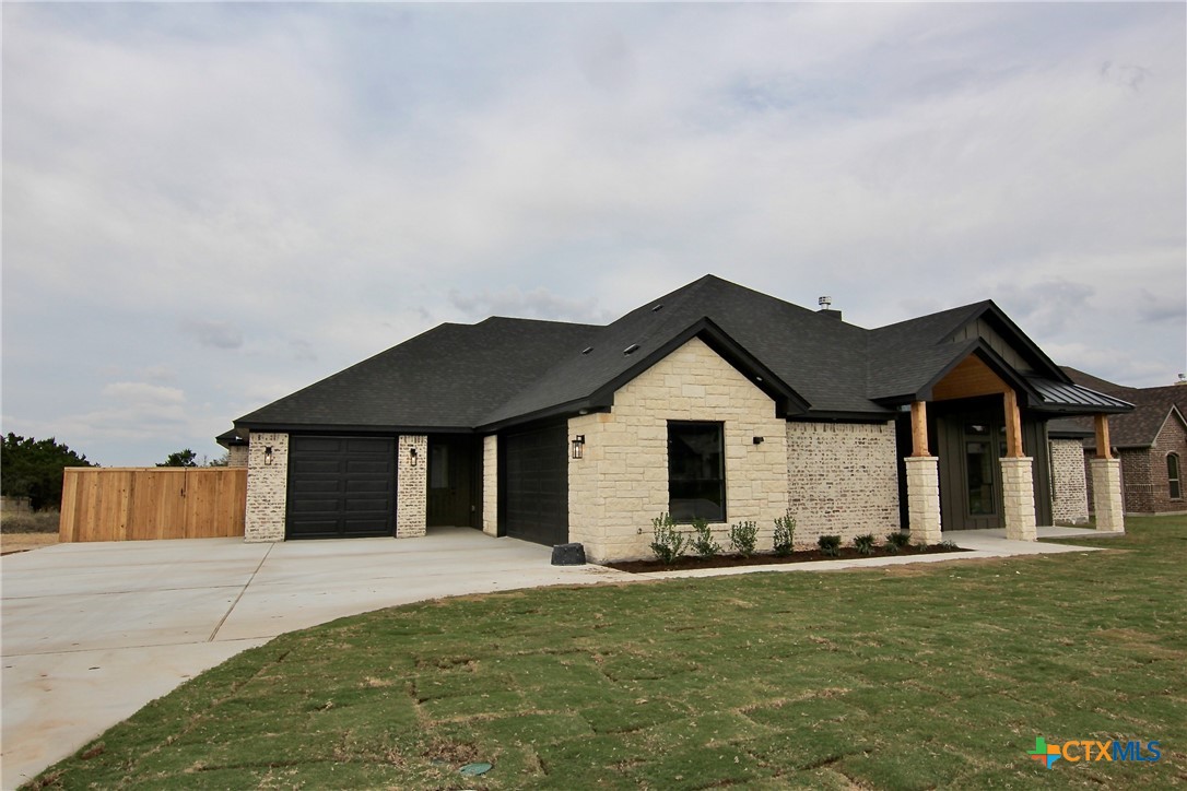 5821 Whippoorwill Road Temple, TX 76502 - Photo 3 of 3 a front view of a house with a garden
