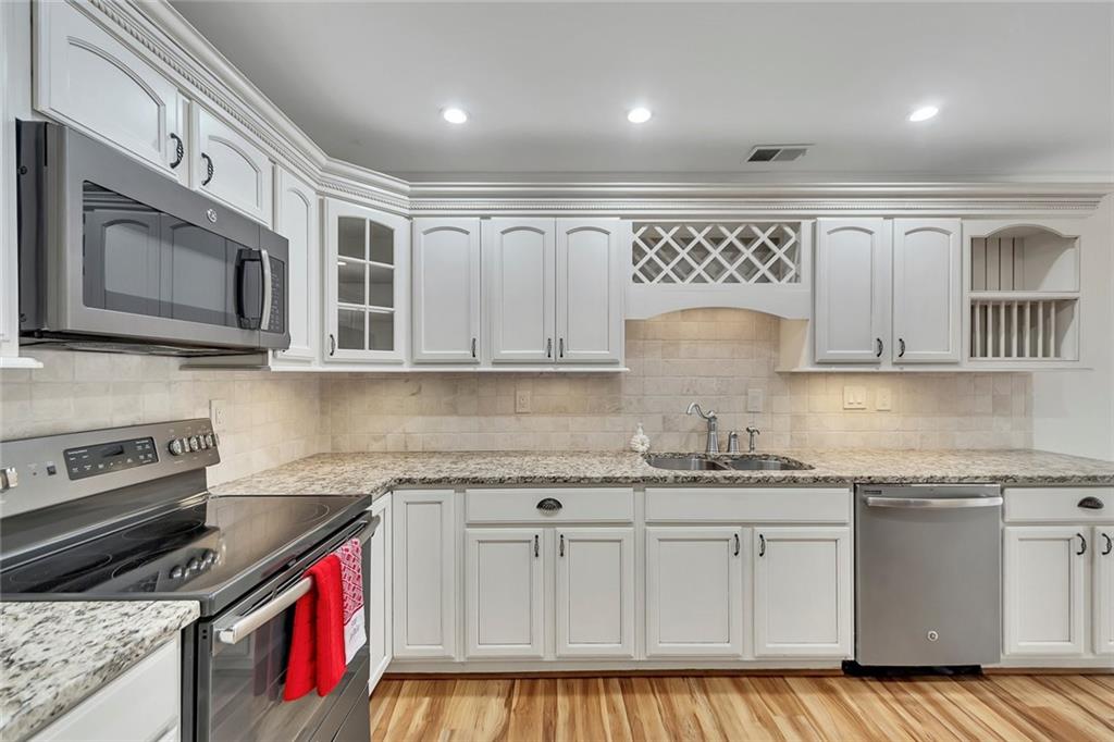 110 Great Oaks Lane Roswell, GA 30075 - Photo 15 of 34