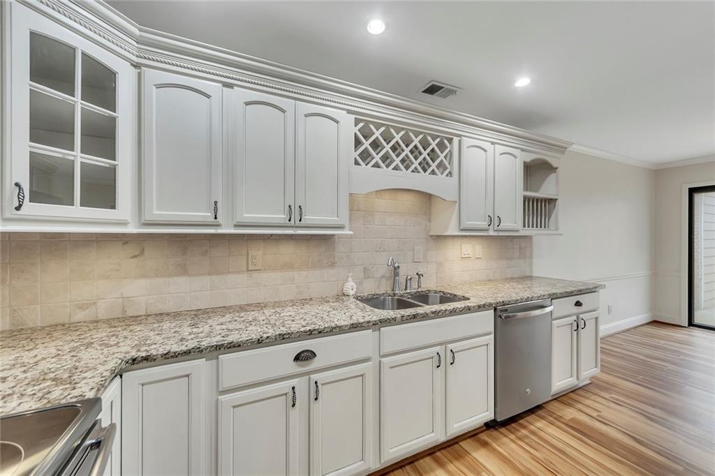 110 Great Oaks Lane Roswell, GA 30075 - Photo 16 of 34