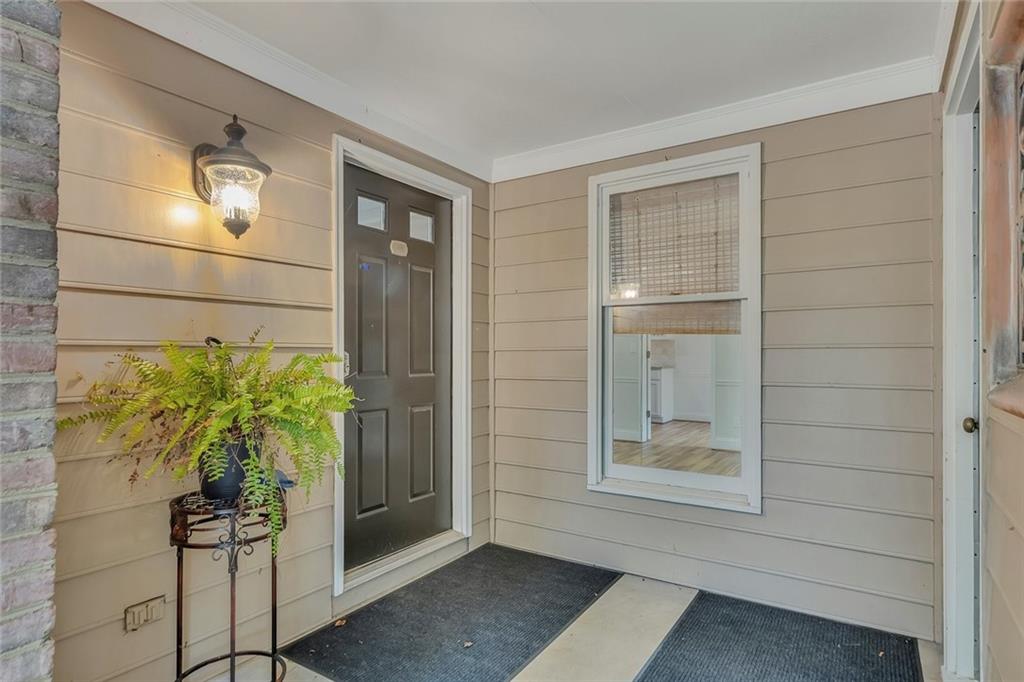 110 Great Oaks Lane Roswell, GA 30075 - Photo 4 of 34