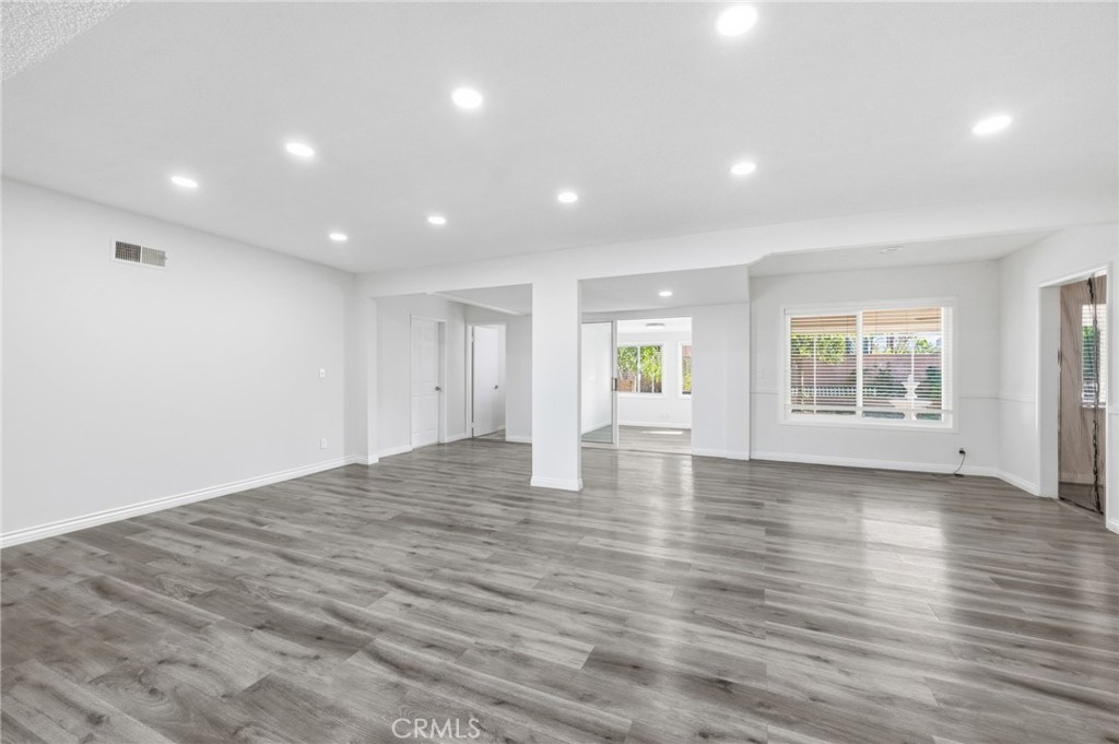 10418 Gothic Avenue Granada Hills, CA 91344 - Photo 3 of 22