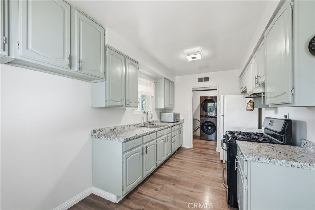 10418 Gothic Avenue Granada Hills, CA 91344 - Photo 6 of 22