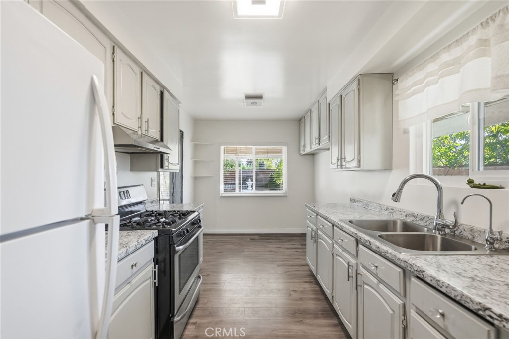 10418 Gothic Avenue Granada Hills, CA 91344 - Photo 7 of 22