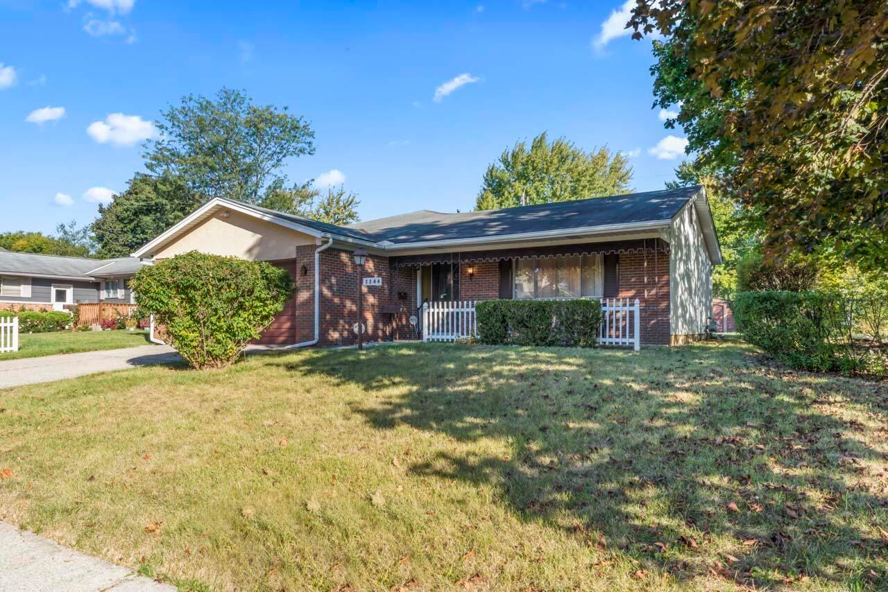 2244 Balmoral Road Columbus, OH 43229 - Photo 2 of 31 DSC04003