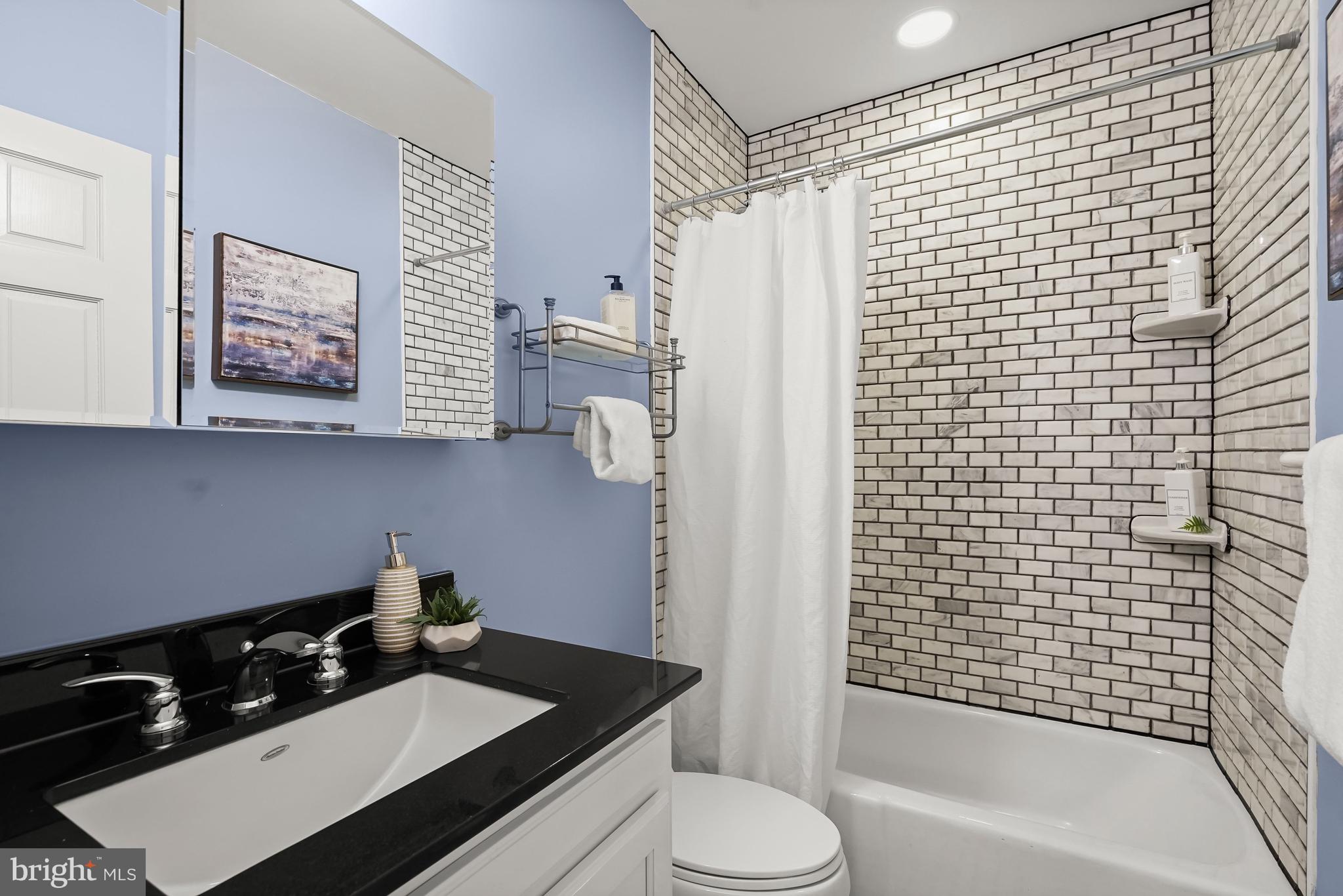 1420 Rhode Island Avenue Northwest Washington, DC 20005 - Photo 26 of 36 Upper level 2 hall bath