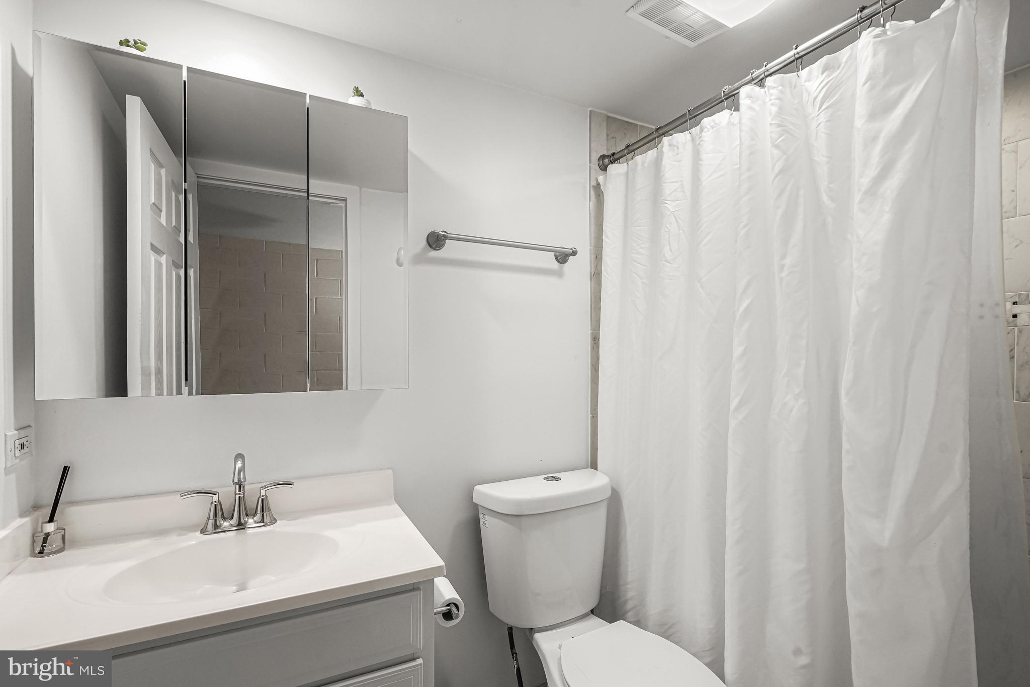 1420 Rhode Island Avenue Northwest Washington, DC 20005 - Photo 31 of 36 Ground level full bath