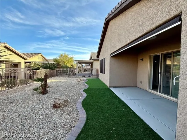 $2,350 | 3352 Hackney Horse Court, Las Vegas, NV 89122
