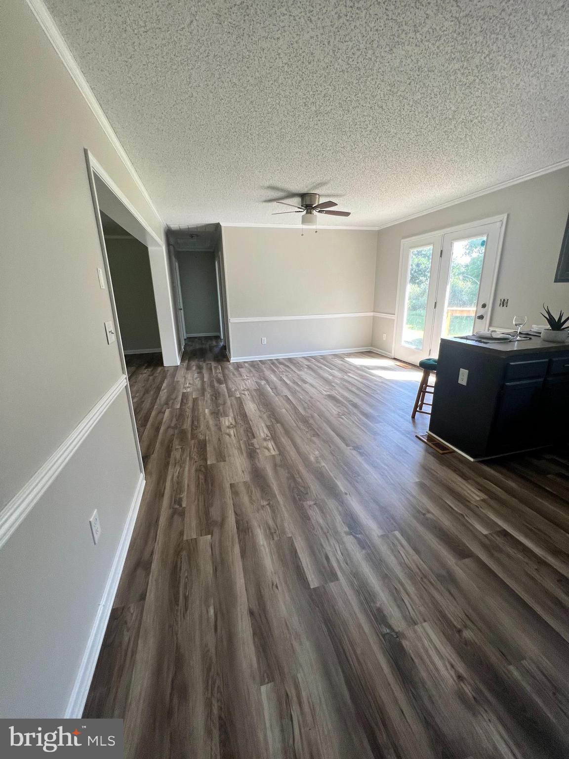 Eat kitchen/dining area