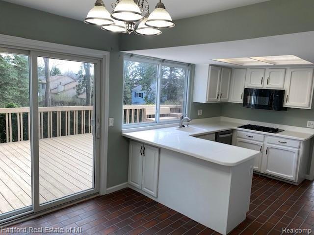 37354 Chesapeake Road Farmington Hills, MI 48335 - Photo 9 of 21