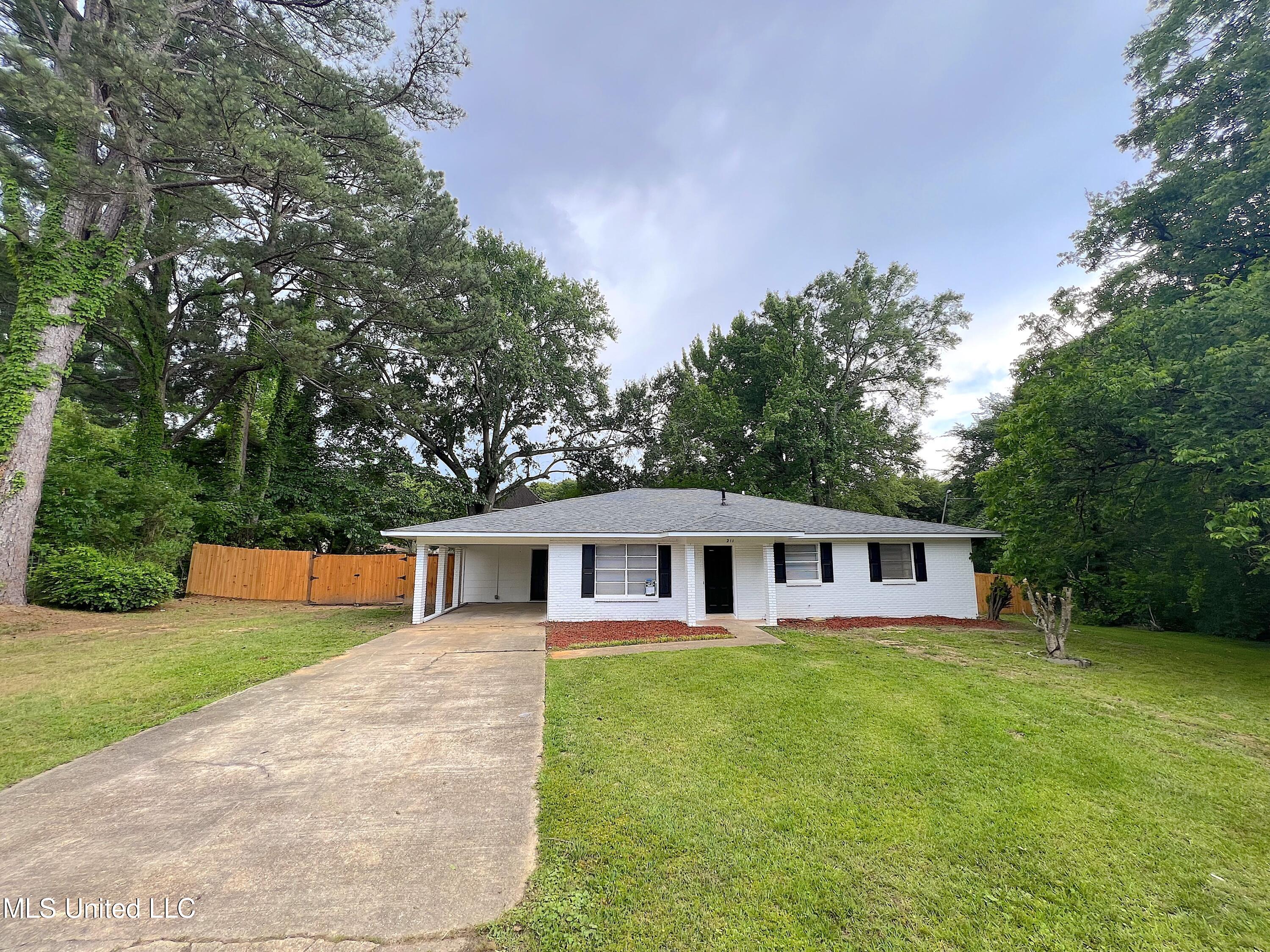 211 Nolan Circle Ridgeland, MS 39157 - Photo 1 of 32 Front Of home