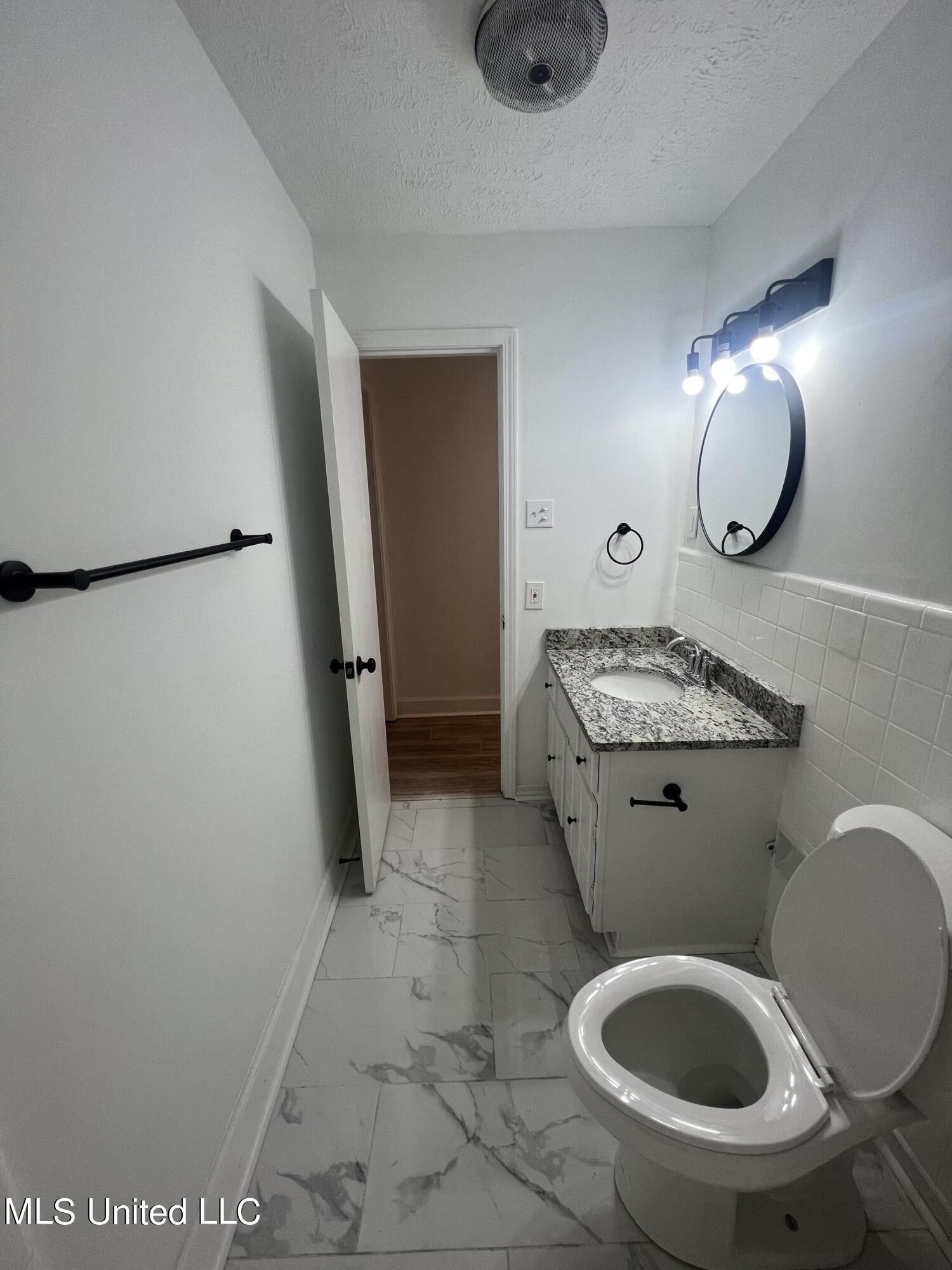211 Nolan Circle Ridgeland, MS 39157 - Photo 19 of 32 Hall Bathroom