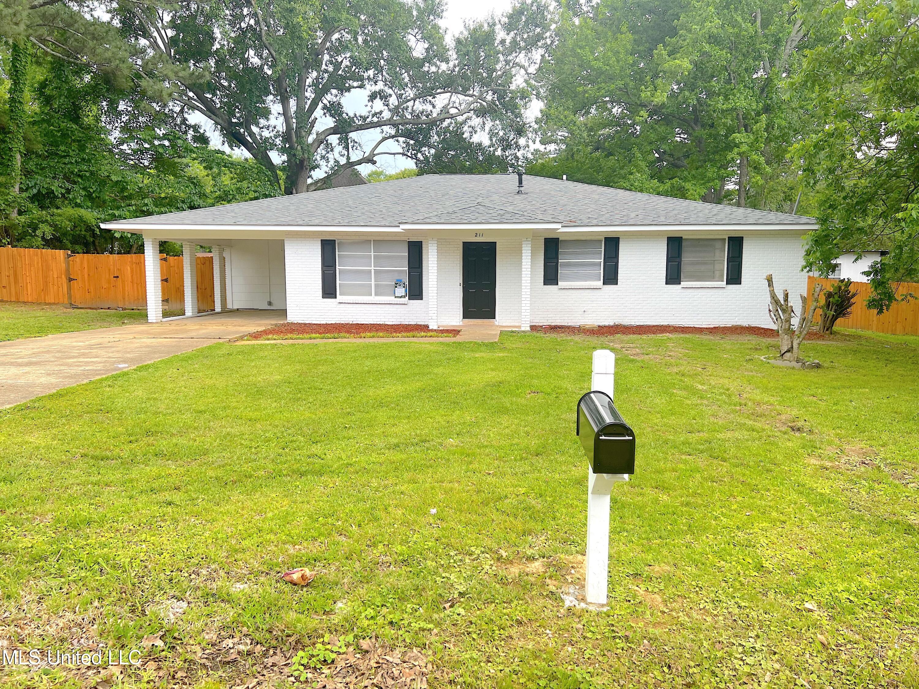 211 Nolan Circle Ridgeland, MS 39157 - Photo 3 of 32 Main1