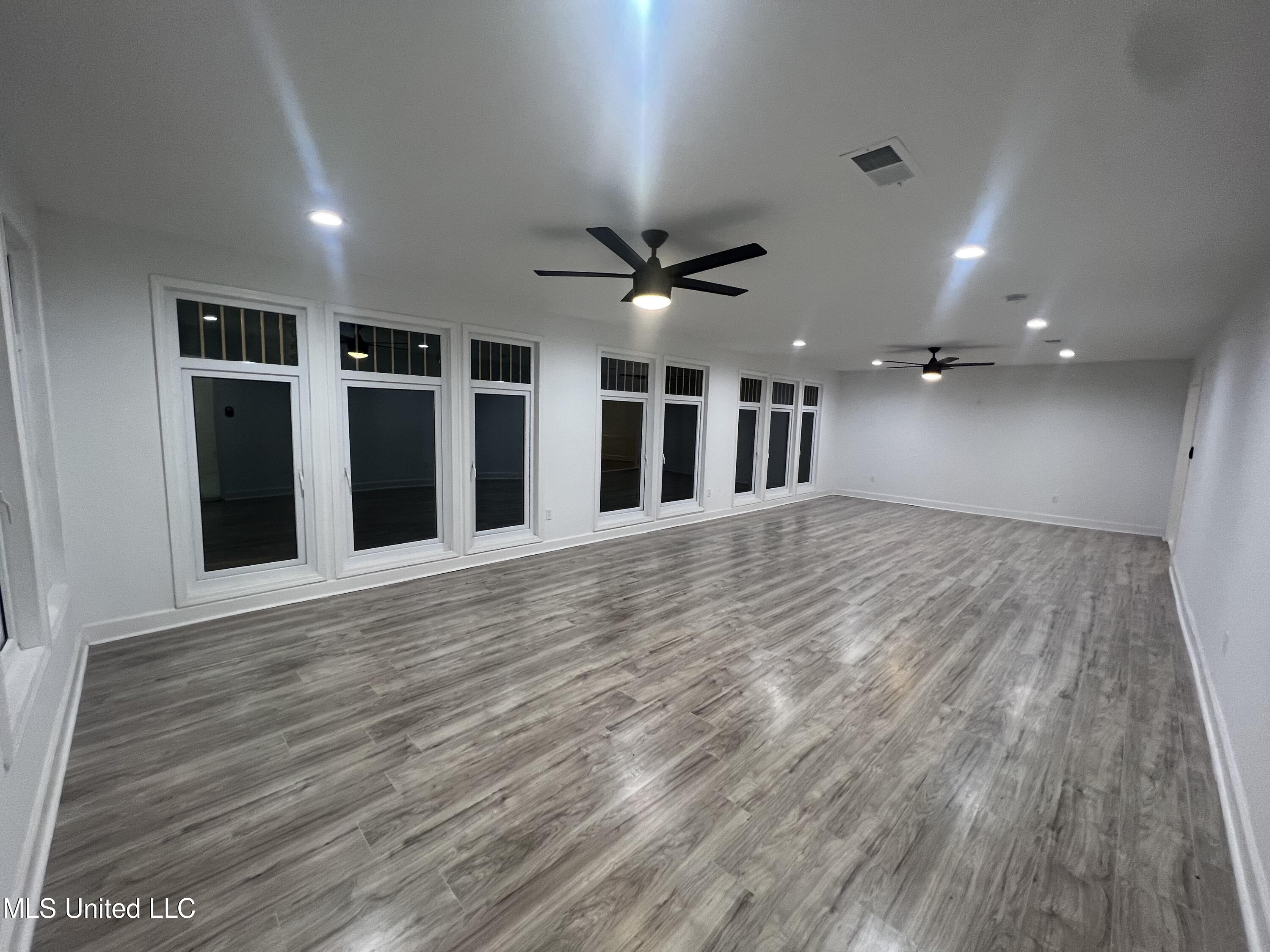 211 Nolan Circle Ridgeland, MS 39157 - Photo 8 of 32 Living Room