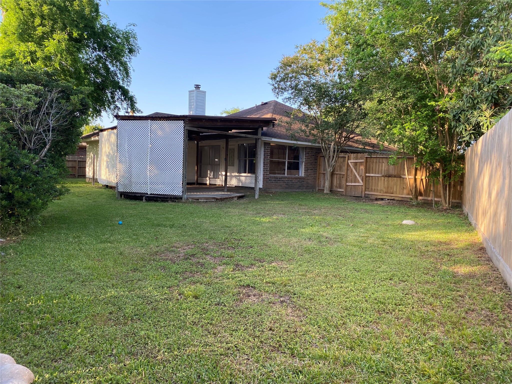 3601 Colleen Meadows Circle Houston, TX 77080 - Photo 10 of 22 Back Yard Covered Patio & Privacy Lattice Fence