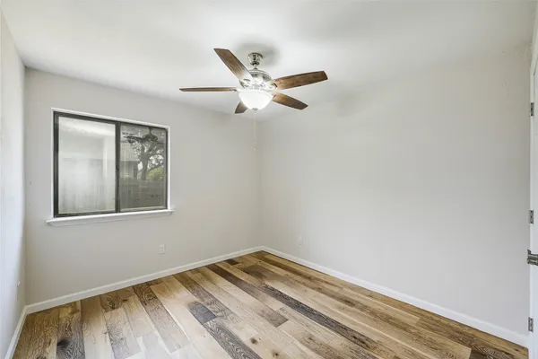 a view of room with a ceiling fan