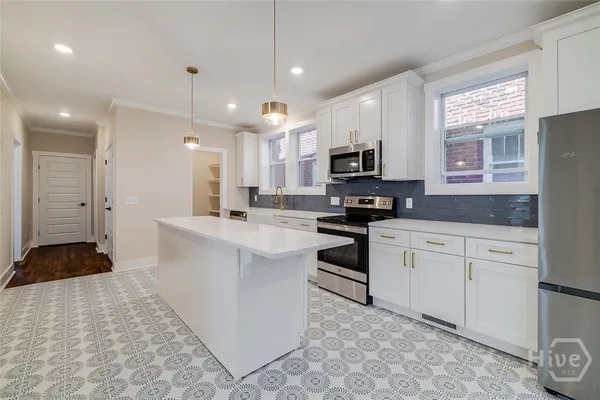 $2,400 | 905 East Park Avenue, Unit A, Savannah, GA 31401