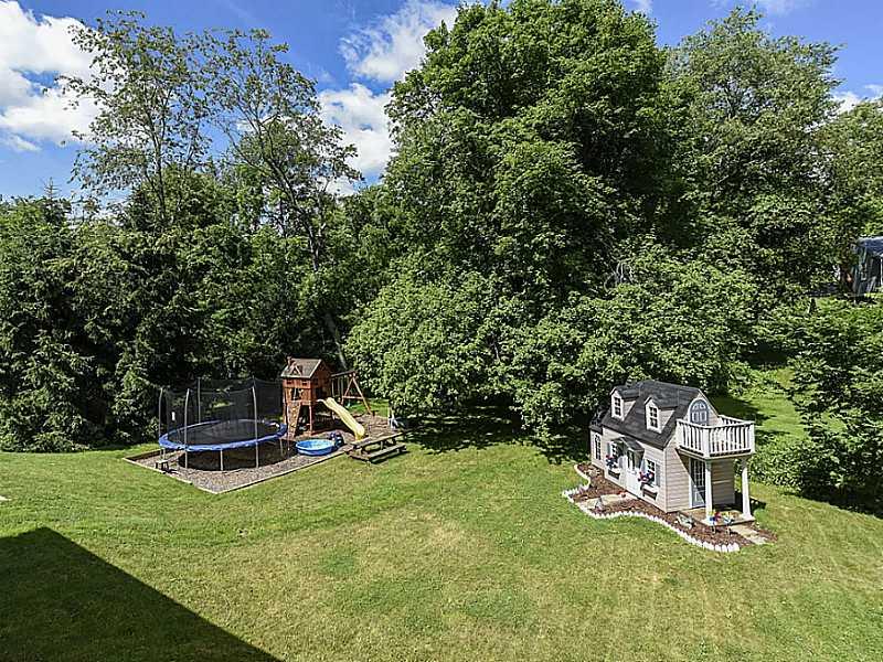 138 Thomas Road Canonsburg, PA 15317 - Photo 22 of 25 Yard/Garden.
