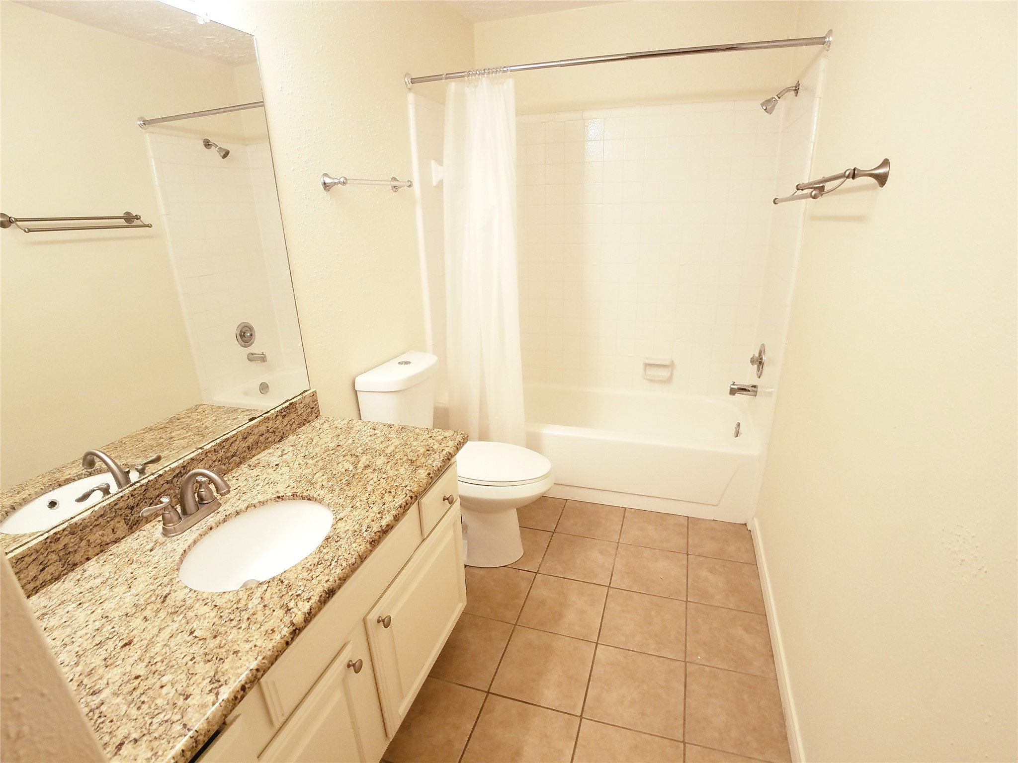 2111 Echo Ridge Sugar Land, TX 77478 - Photo 28 of 30 Gallery Image 28