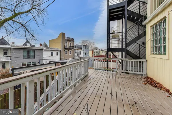 a view of entryway with a front door