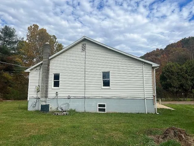 $279,900 | 23875 Goosecreek Road, South Bloomingville, OH 43152