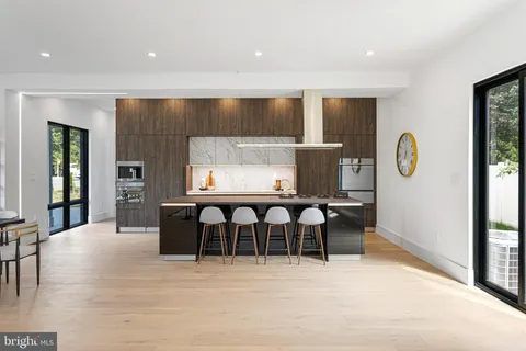 $2,550,000 | 1733 Chain Bridge Road, McLean, VA 22101