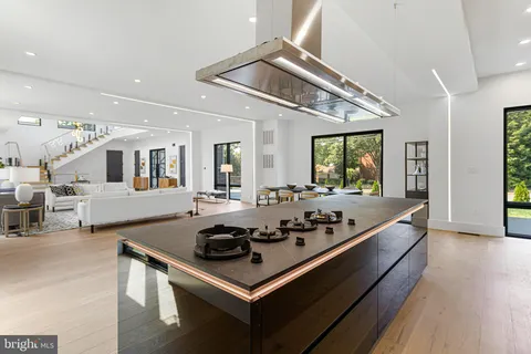 $2,550,000 | 1733 Chain Bridge Road, McLean, VA 22101